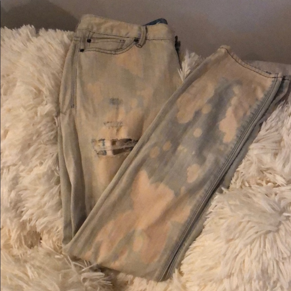 Bleached ripped skinny jean